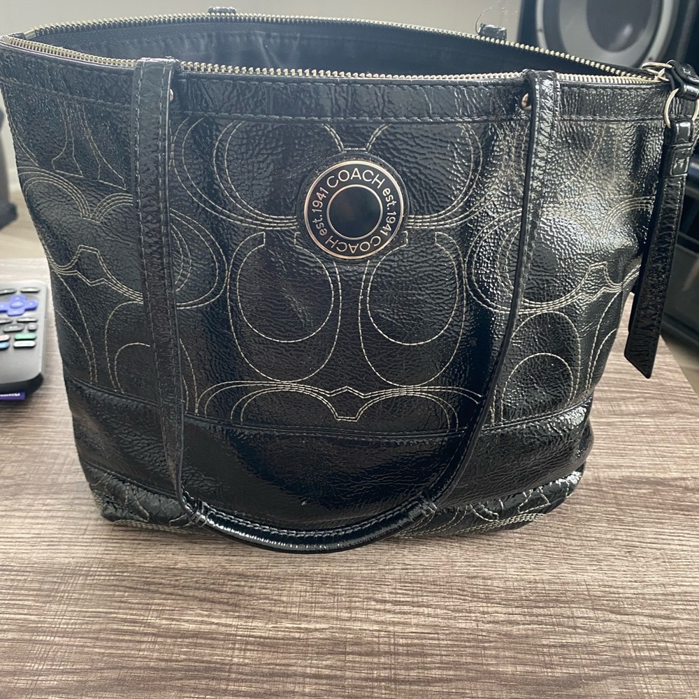 Coach Glossy Black - Authentic